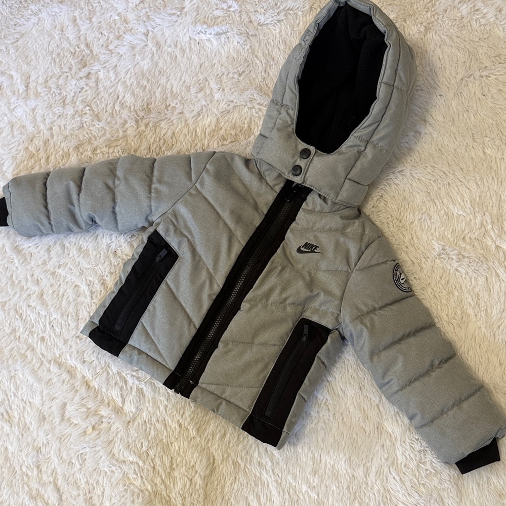 Nike Kids Light Gray Hooded Puffer Jacket with Black Accents